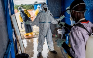 Nhật Bản hỗ trợ Tây Phi 100 triệu USD chống dịch Ebola